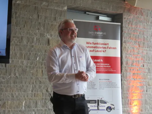 Dirk Apel referiert am KMU Fachforum 2025: Autonomes Fahren in der Schweiz – nicht erst morgen, sondern heute